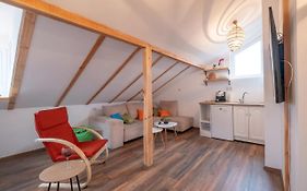 Entire Central House With Guest Rooms & Garden