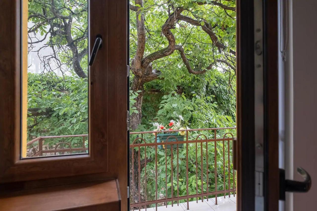 Entire Central House With Guest Rooms & Garden Sofia Exterior photo